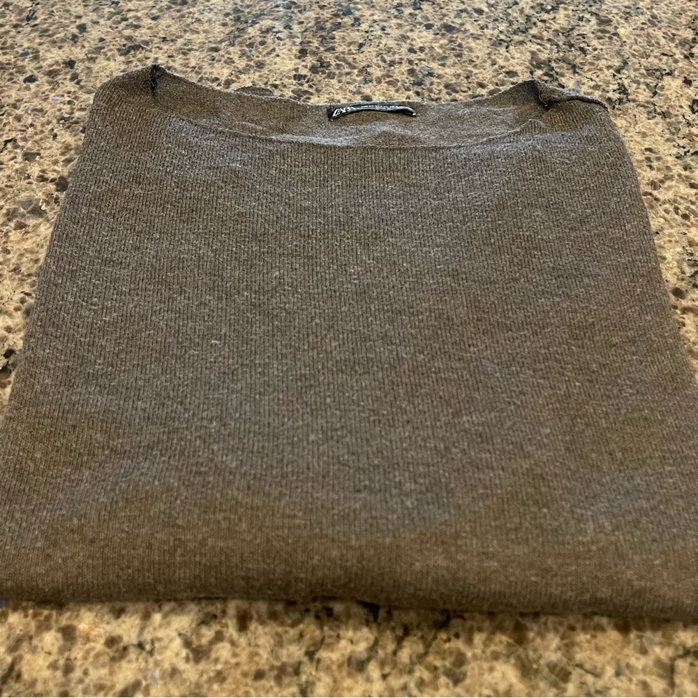 Women’s gently worn ZARA sweater size XL